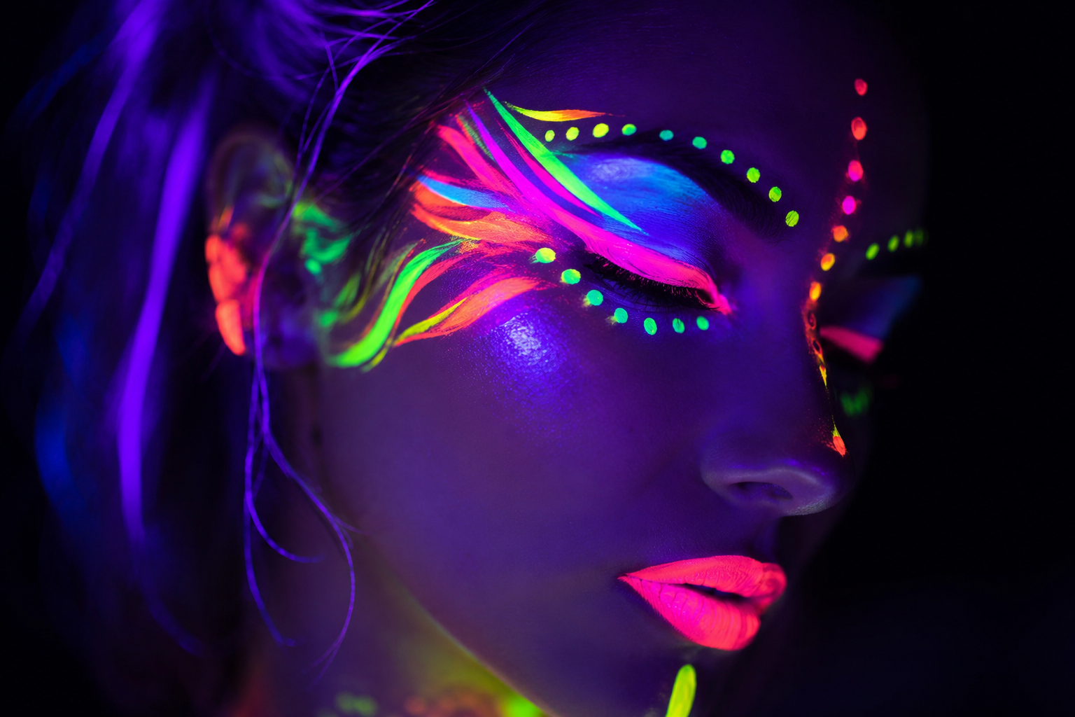 Maquillage fluo & UV — ALMA Paillette Montpellier